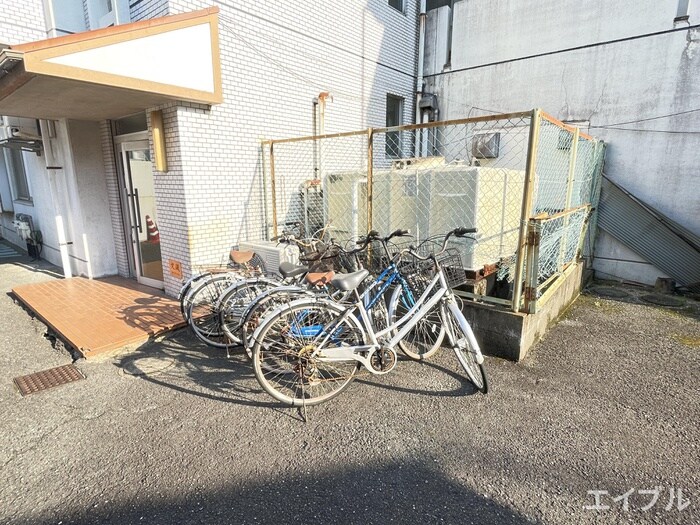 駐輪場 街道ビル