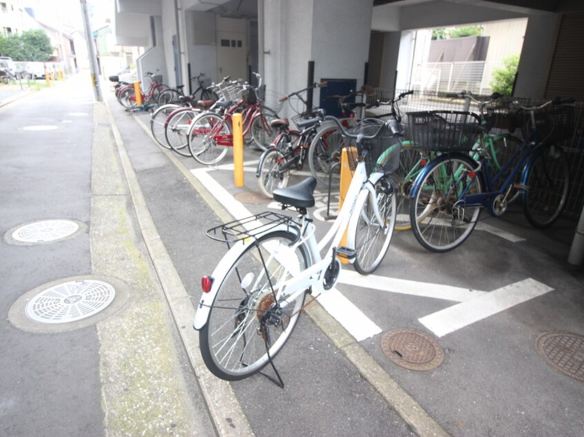 駐輪場 スパークリングタワー西門橋