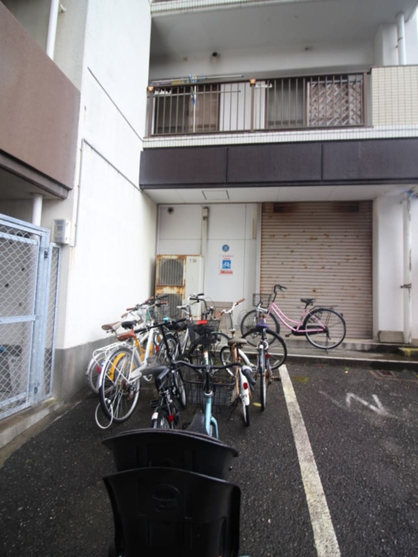 駐輪場 速水ビル