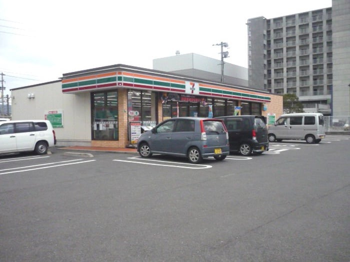 コンビニ(コンビニ)まで299m フォレスト陣原