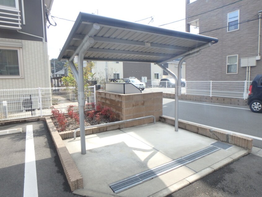 駐輪場 カルム岩瀬