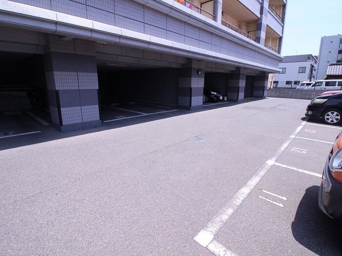 駐車場 ニュ－リバ－三萩野