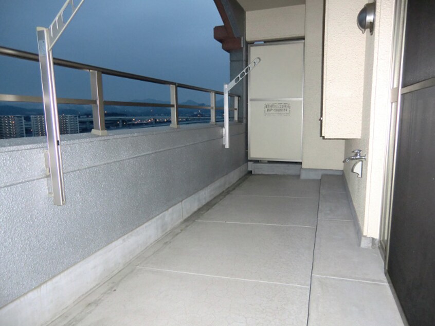 ベランダ・バルコニー ニュ－リバ－三萩野