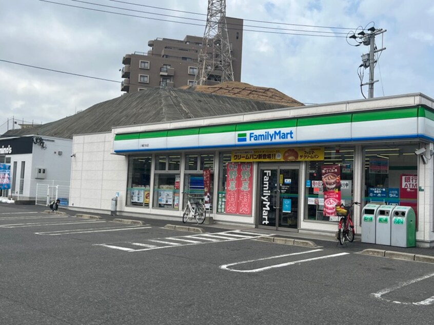 ファミリーマート八幡力丸店(コンビニ)まで50m シャトレ力丸