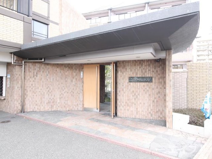 エントランス部分 スルス門松駅前