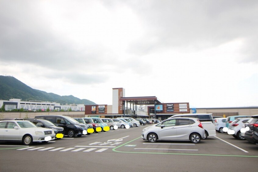 THE OUTLETS KITAKYUSYU(ショッピングセンター/アウトレットモール)まで900m Sol dias
