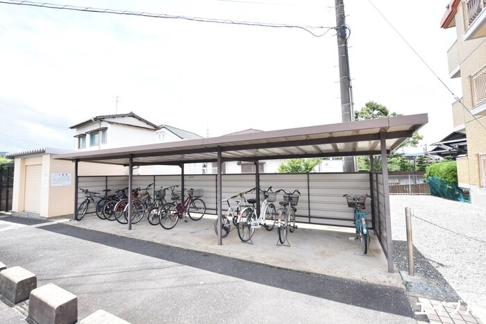 駐輪場 パ－クサイド井上