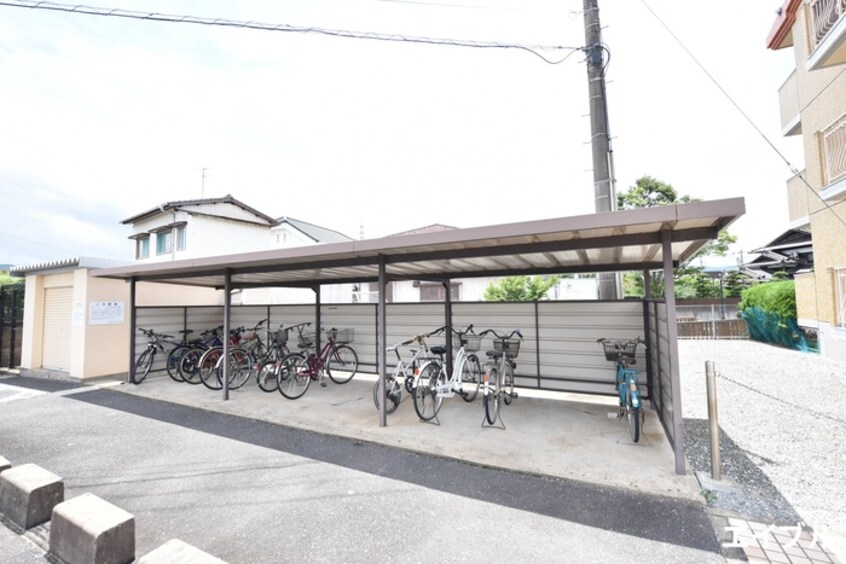 駐輪場 パ－クサイド井上