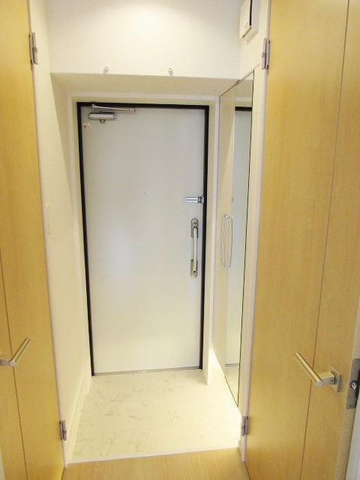 玄関 ＥＬＥＶＩＴＡ弥永