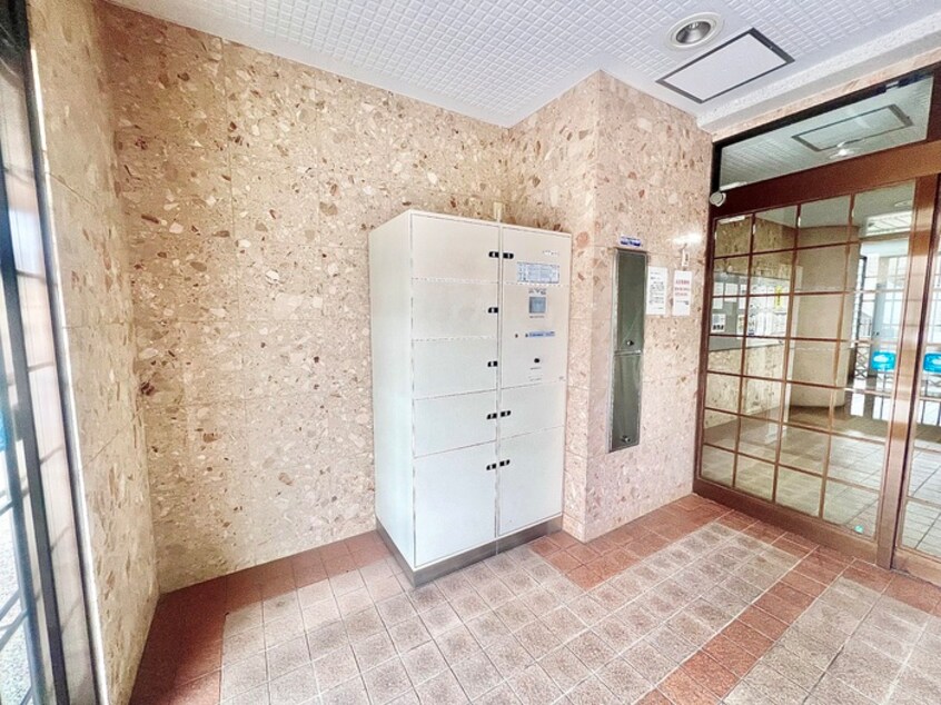 エントランス部分 ﾗｲｵﾝｽﾞﾏﾝｼｮﾝ皇后崎公園(1004)