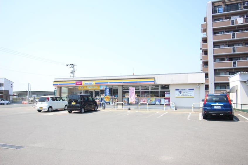 ミニストップ(コンビニ)まで100m IL　GRANDE　二日市北