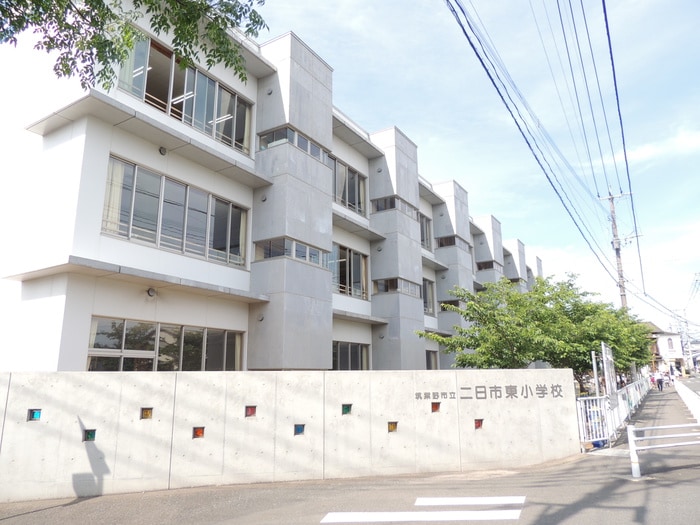 二日市東小学校(小学校)まで900m 黒坂壱番館
