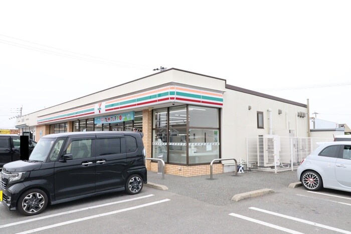 セブンイレブン飯塚椿店(コンビニ)まで2000m カメリアグランデⅠ