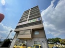 駅前本社ビルの外観