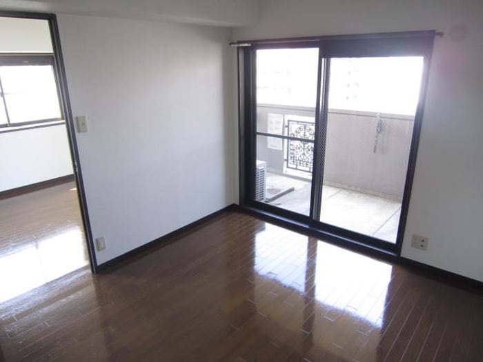 居室 日之出ビル高砂