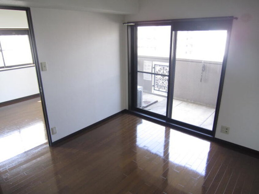 居室 日之出ビル高砂