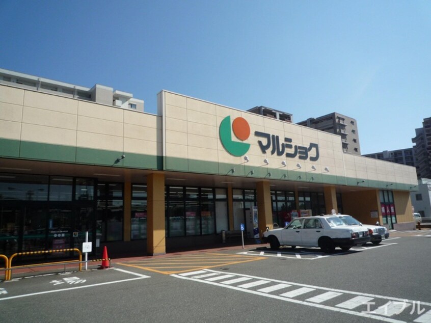 マルショク空港東店(スーパー)まで240m メゾンド空港前