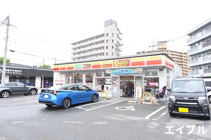 デイリーヤマザキ福岡横手4丁目店(コンビニ)まで180m BLISS横手