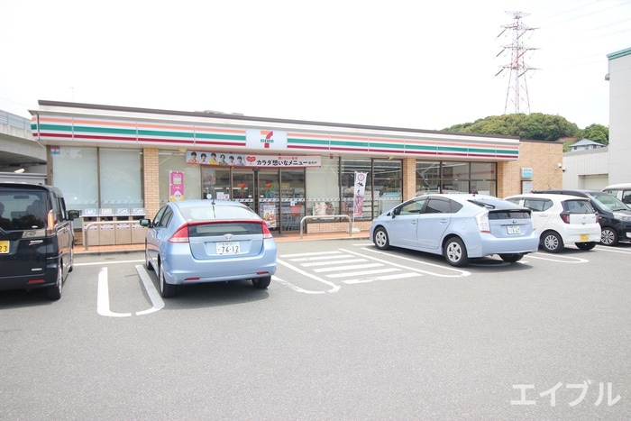 セブンイレブン(コンビニ)まで120m メゾンドスリ－ゼ