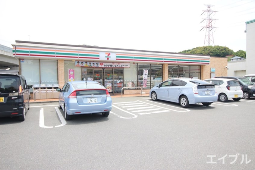 セブンイレブン(コンビニ)まで120m メゾンドスリ－ゼ