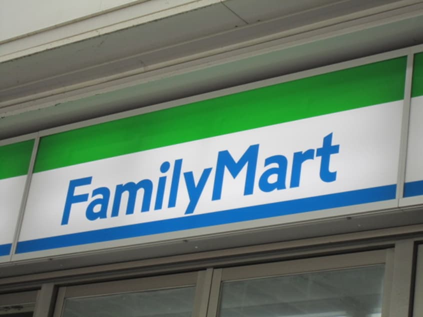 ファミリーマート福岡東浜店(コンビニ)まで298m ＨＫＲＲコ－ポ馬出