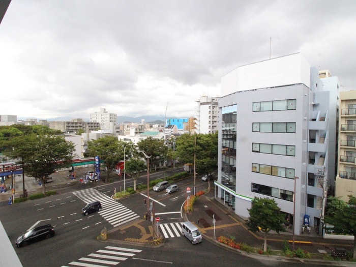 室内からの展望 ＦＯＸ　Ｂｌｄｇ