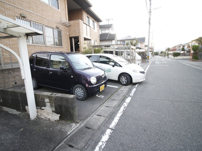 駐車場 ゴ－ルド春日