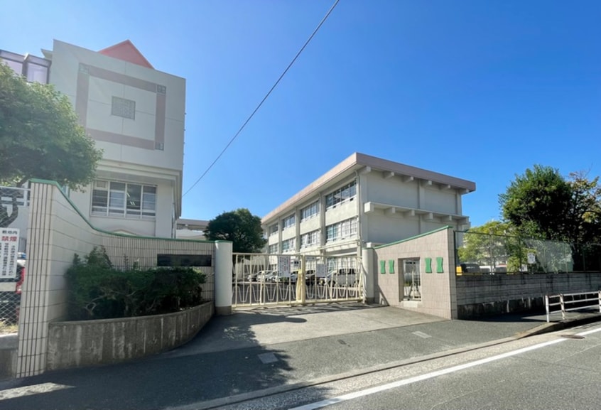 小田部小学校(小学校)まで150m リヴィエ－ル室見Ⅰ