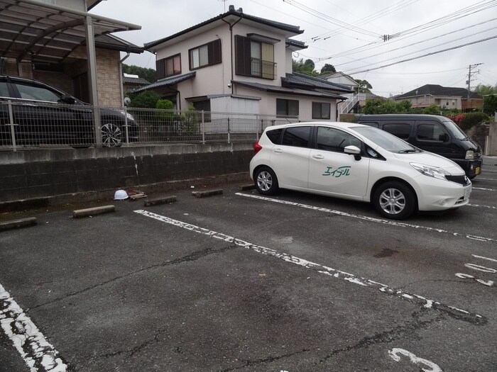 駐車場 サンヒルズ岡