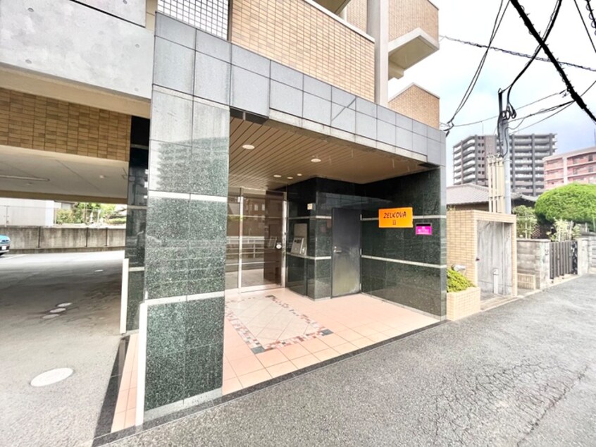 エントランス部分 ゼルコバⅡ