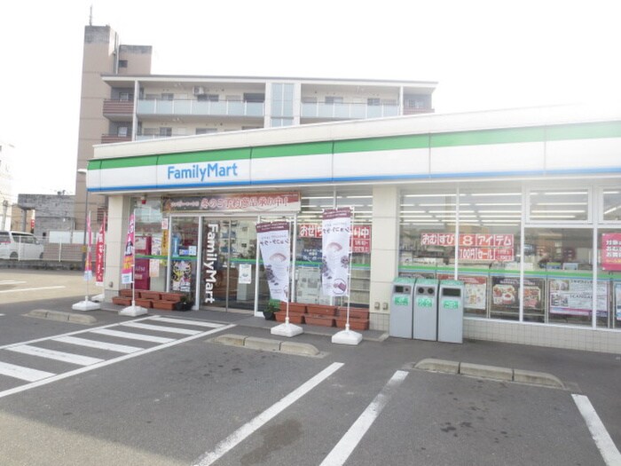 ﾌｧﾐﾘｰﾏｰﾄ(コンビニ)まで1000m サンリバ－博多南