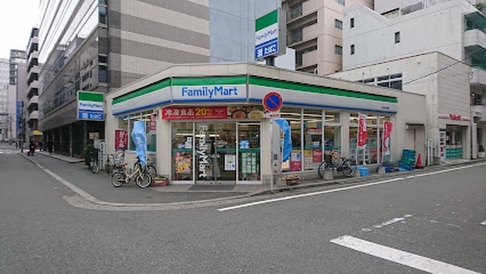 ファミリーマート博多明治公園店(コンビニ)まで180m エンクレスト博多駅前Ⅲ（1208）