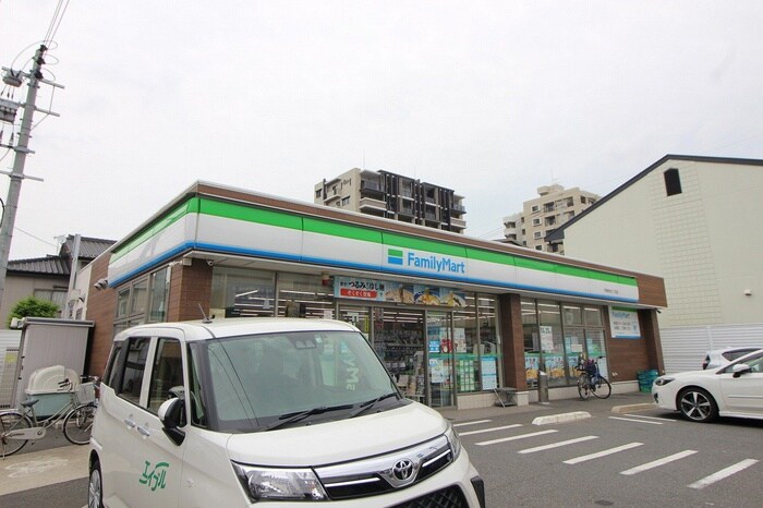 ファミリーマート戸畑沖台2丁目店(コンビニ)まで93m カーサ沖台