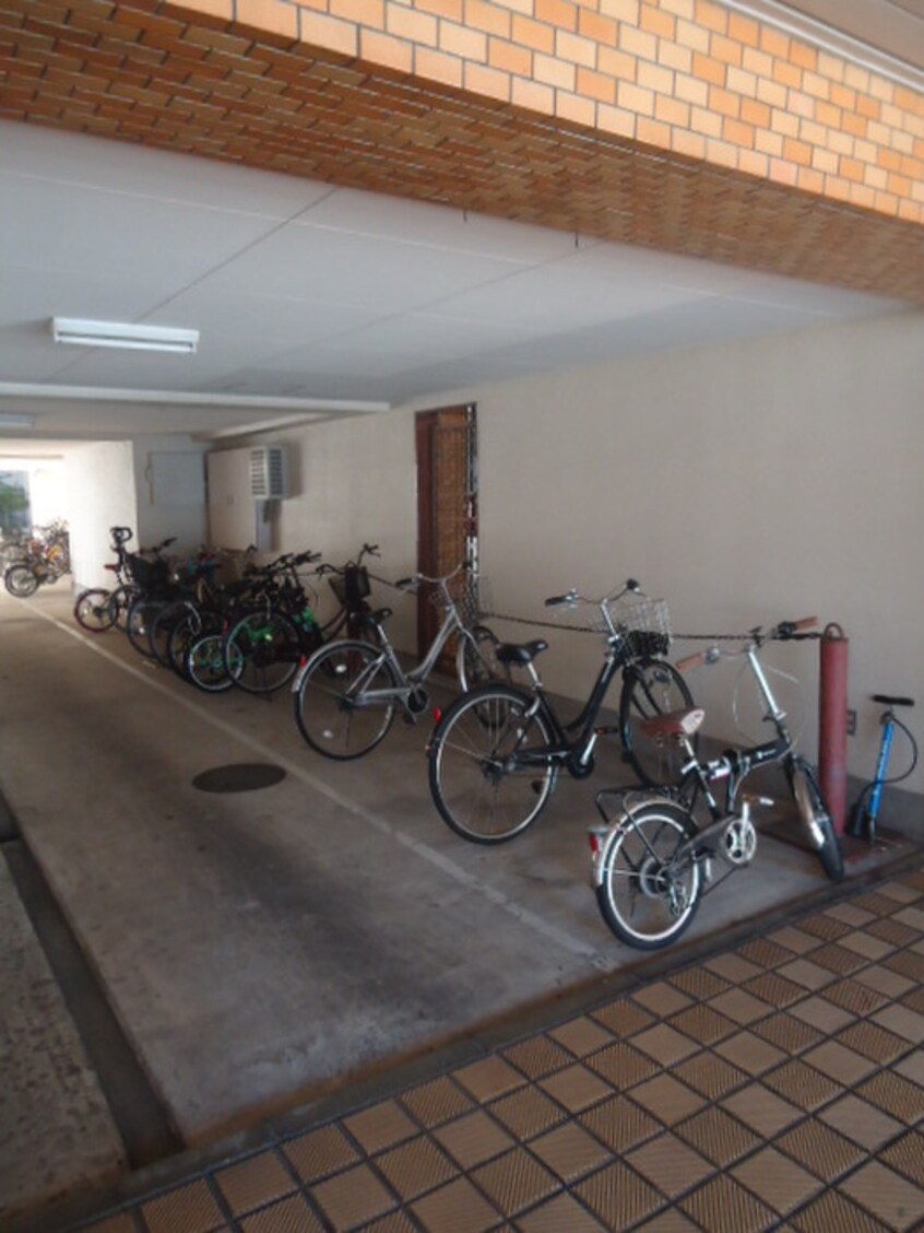 駐輪場 ダイアパレス薬院７０２