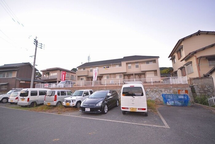 駐車場 サン・ハウス