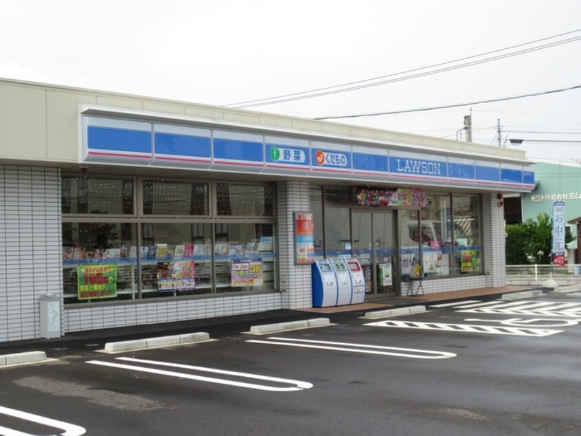 ローソン粕屋柚須店(コンビニ)まで704m ラーナ．福岡東