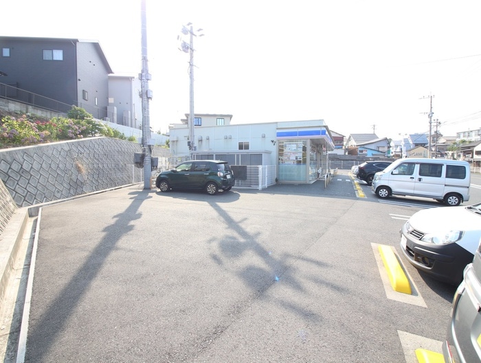 ローソン 小倉石田町店(コンビニ)まで250m スクールサイド若藤