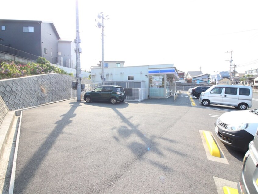 ローソン 小倉石田町店(コンビニ)まで250m スクールサイド若藤