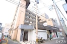 丸万ビルの外観