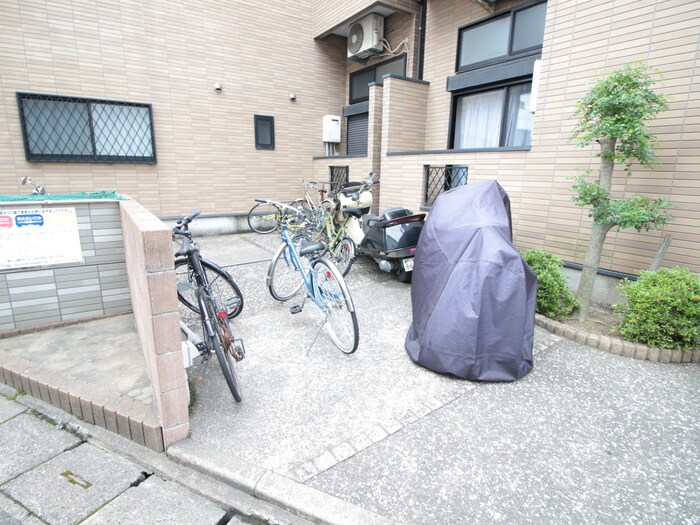 駐輪場 コーポ巴