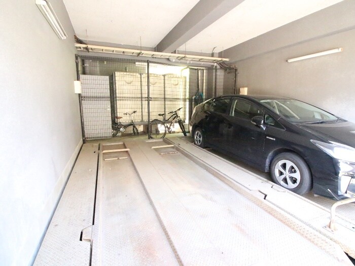 駐車場 リヴァーオンステイツ