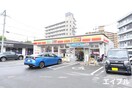 デイリーヤマザキ横手4丁目店(コンビニ)まで500m ティアラ大橋南Ｂ