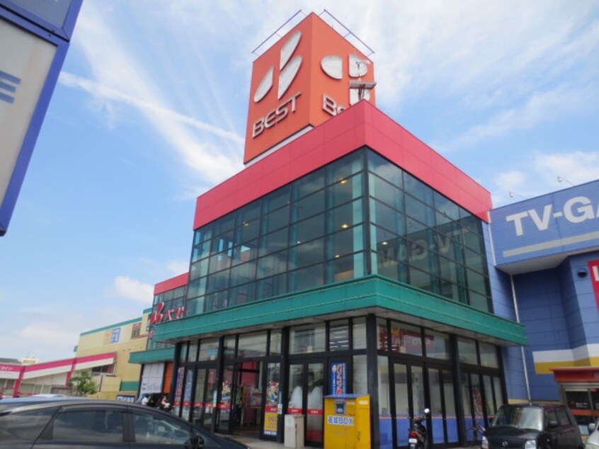 ベスト電器NEW春日店(電気量販店/ホームセンター)まで1800m テラスハウス山崎