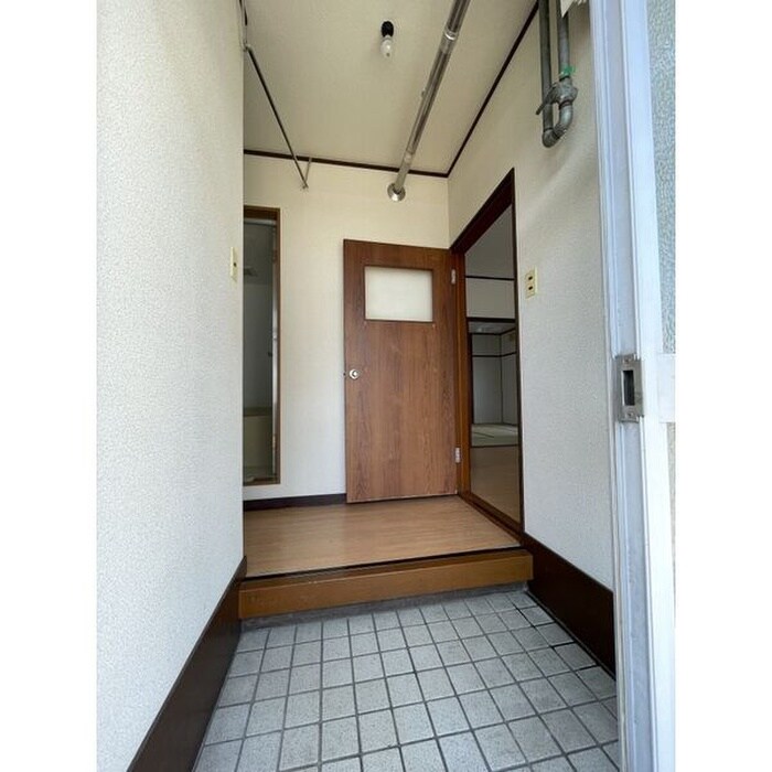 玄関 ハイツルナ