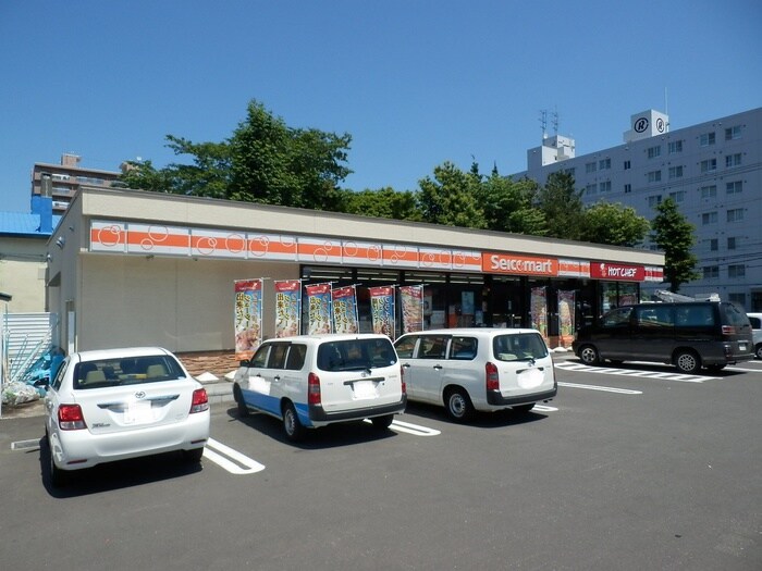 セイコーマート栄通2丁目店(コンビニ)まで221m Riso　Lucia