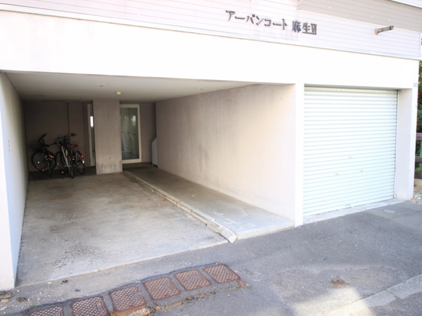 駐車場 ア－バンコ－ト麻生６