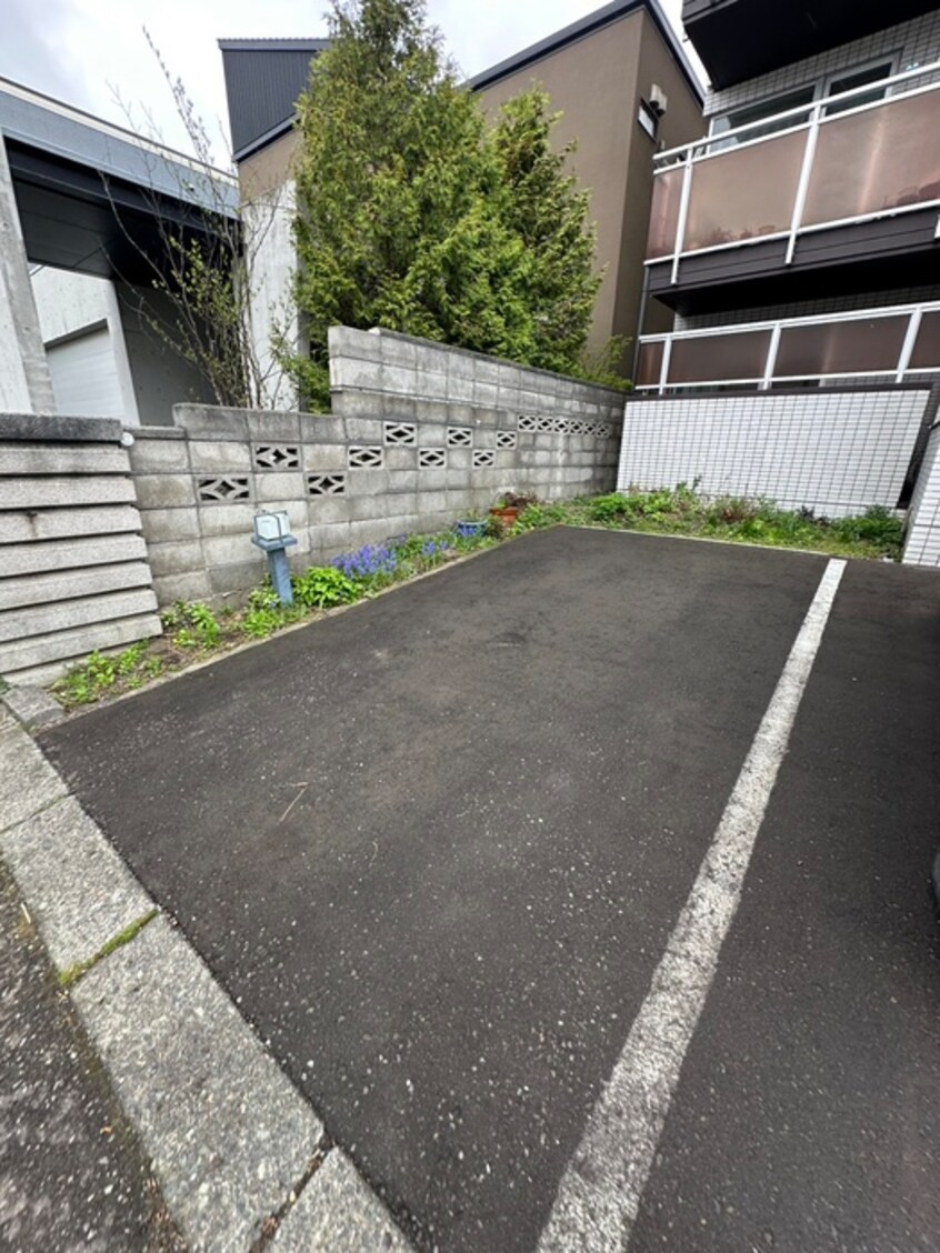 駐車場 ルピナス宮の森