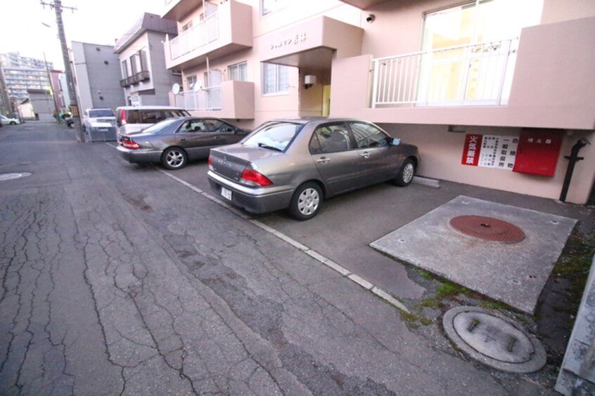 駐車場 シャルマン若林