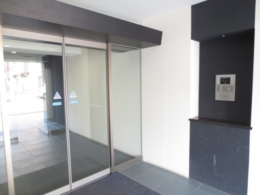 エントランス部分 メゾン・ド・ヴィレ桑園