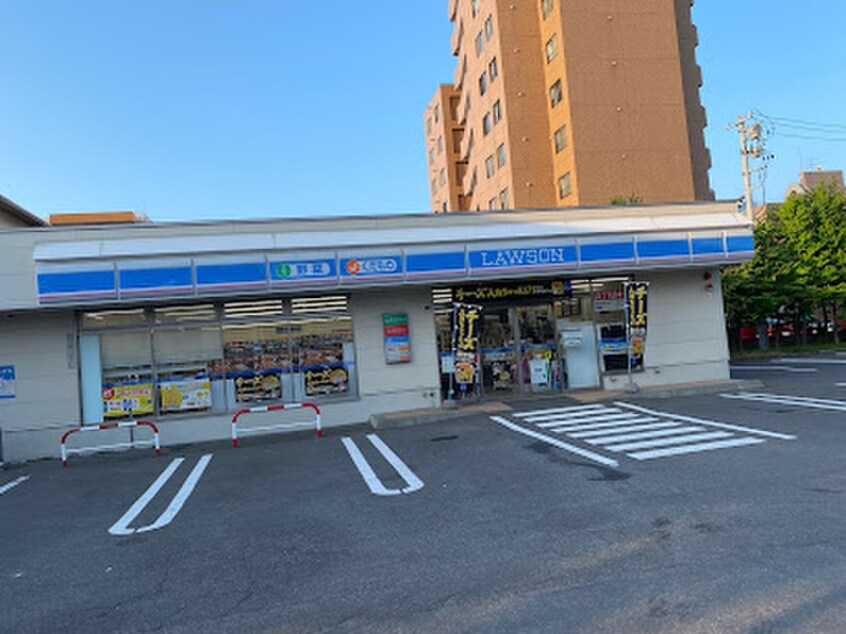ローソン 札幌南１１西十一丁目店(コンビニ)まで140m Leaf